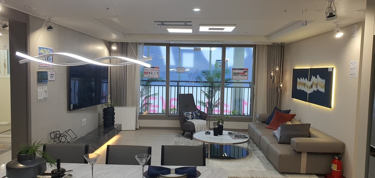 Shin Asan Moaa El Gavista Phase 1 Apartment Building 107, Unit 2403, 33 Pyeong Sale